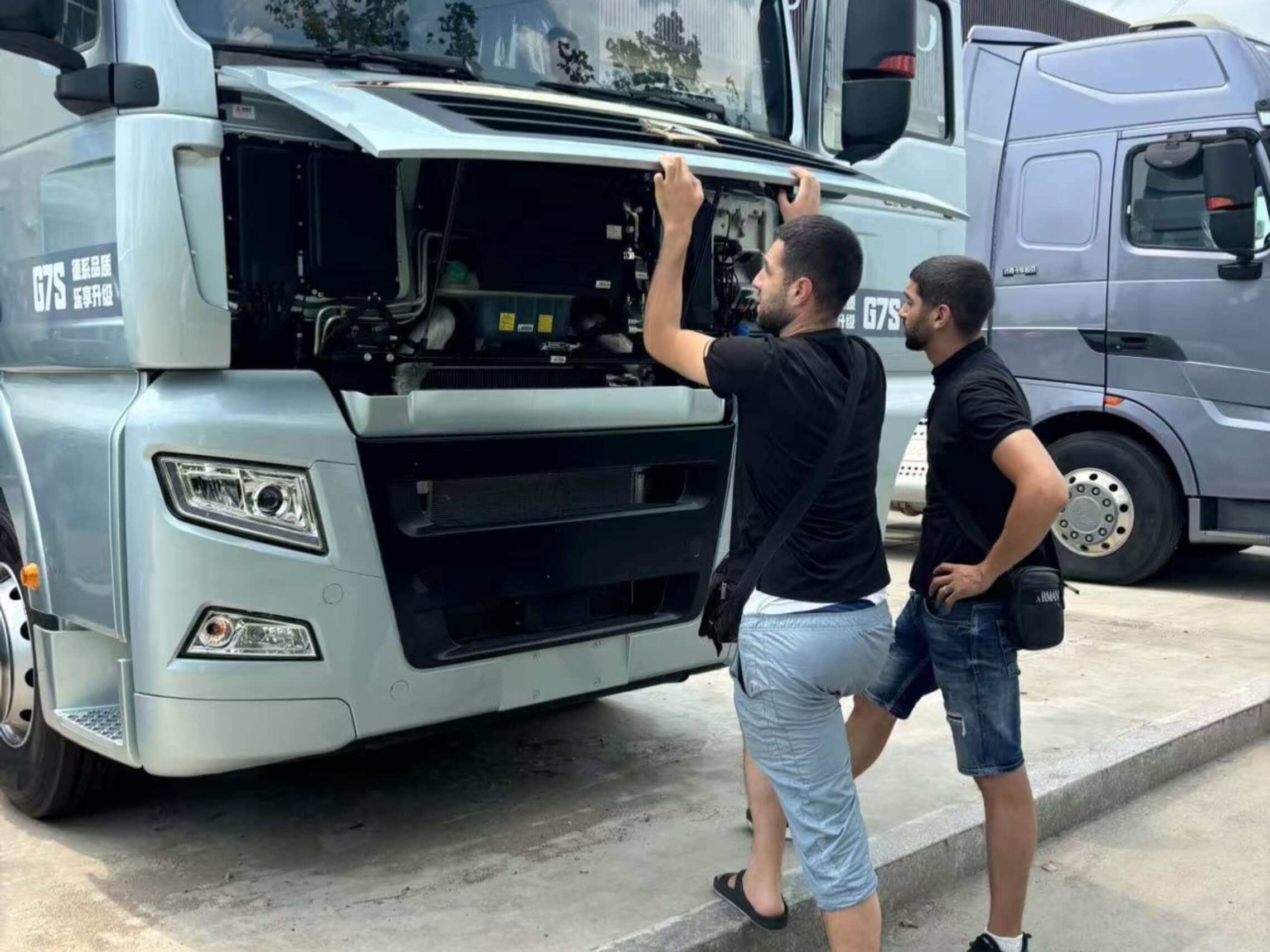 Klienci z Uzbekistanu odwiedzają fabrykę Luyi, przeprowadzają głęboką wymianę i osiągają konsensus w sprawie współpracy