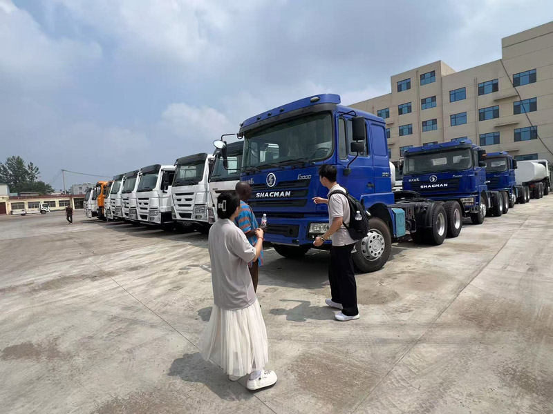 Fabryka Luyi wita klientów z Uzbekistanu, otwierając nowy rozdział w wymianie międzynarodowej