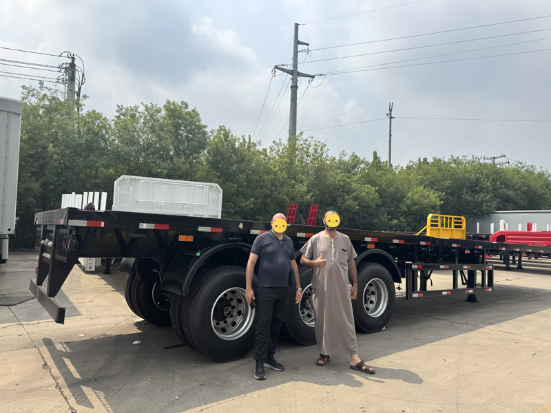 Kolejna umowa o współpracy ponadnarodowej zawarta! Klienci z Algierii odwiedzają fabrykę Luyi i podpisują umowę na dostawę cementowozów