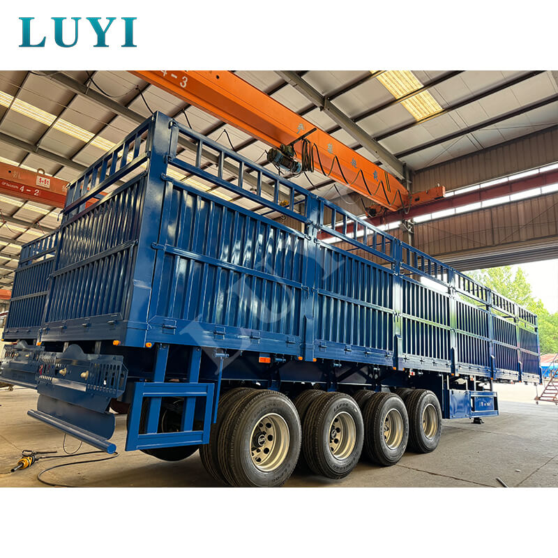 Transoceaniczna dostawa „mocy”! Czteroosiowe naczepy Luyi z płotami bocznymi wysłane do Mozambiku