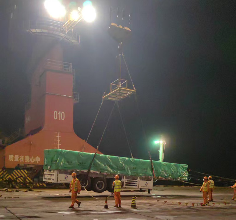 Partia trzyosiowych naczep burtowych Luyi wyruszyła i została pomyślnie wysłana na rynek Omanu