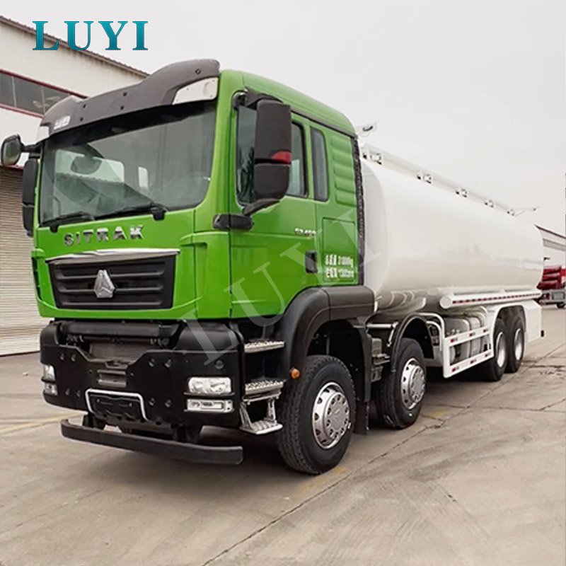 Sinotruk SITRAK 8×4 30000L Cysterna paliwowa Przewodnik zakupu cysterny do projektów tankowania oleju napędowego, benzyny i urządzeń mobilnych