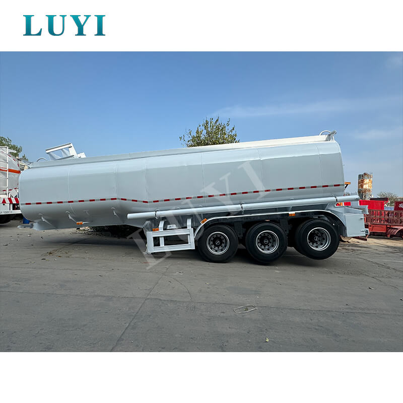 3-osiowa cysterna na olej ze stali węglowej o pojemności 40 000 litrów do transportu oleju napędowego i benzyny