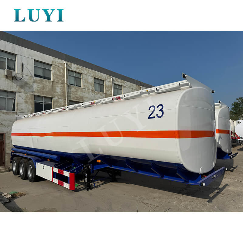 3-osiowa naczepa z 5-komorowym zbiornikiem na olej o pojemności 45 000 litrów