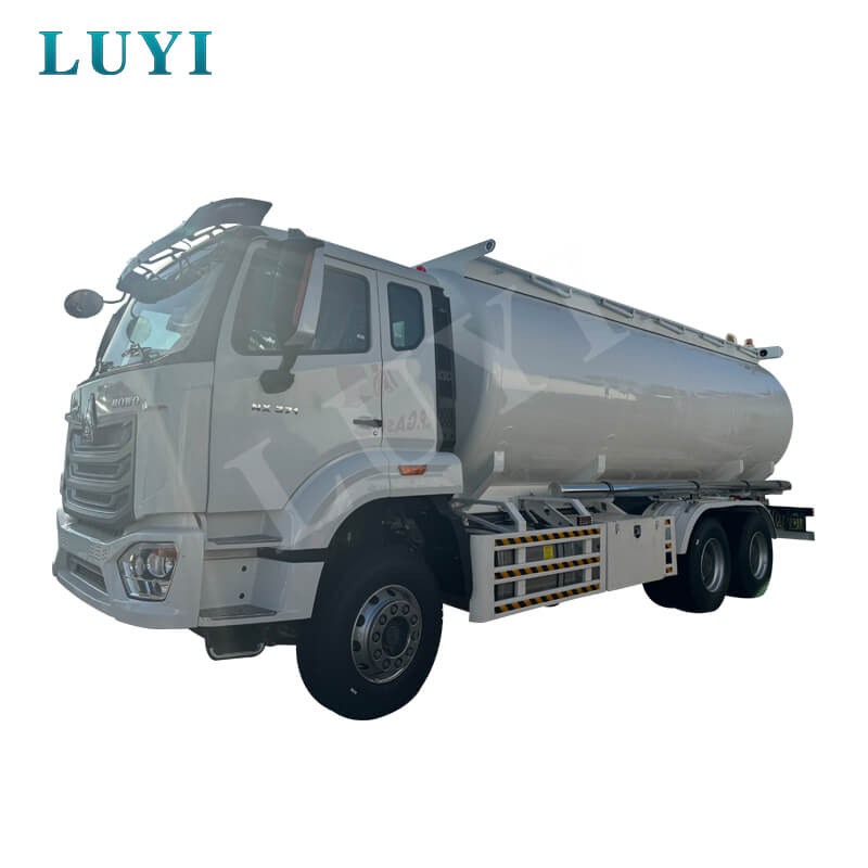 Wysokiej jakości naczepa ze zbiornikiem oleju HOWO 6×4 Wysokiej jakości naczepa ze zbiornikiem oleju HOWO 6×4