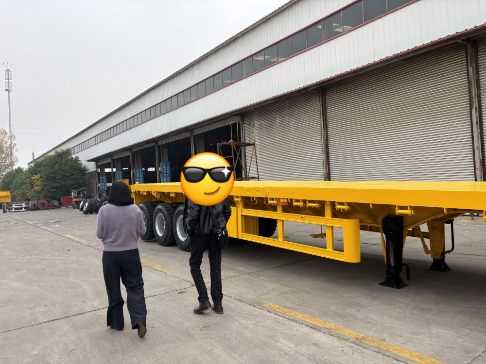 Jak LUYI AUTO pomogło algierskiej firmie logistycznej poprawić efektywność transportu ciężkiego sprzętu dzięki 8 niestandardowym trójosiowym naczepom typu lowboy Jak LUYI AUTO pomogło algierskiej firmie logistycznej poprawić efektywność transportu ciężkiego sprzętu dzięki 8 niestandardowym trójosiowym naczepom typu lowboy