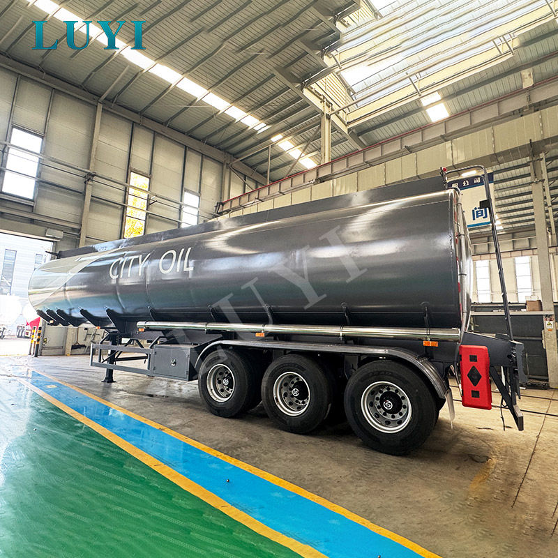 Cysterna paliwowa LUYI o pojemności 40 000 l: zaprojektowana z myślą o bezkompromisowym bezpieczeństwie i wydajności