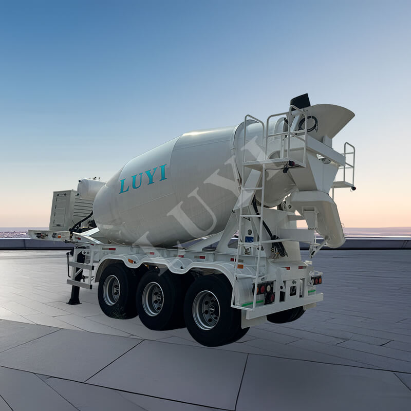 Trzyosiowa naczepa betoniarka o pojemności 12 metrów sześciennych