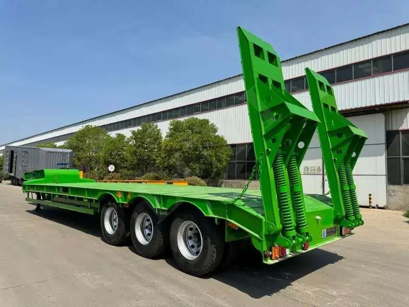 Trzy osiowy pół-bed-traileler
