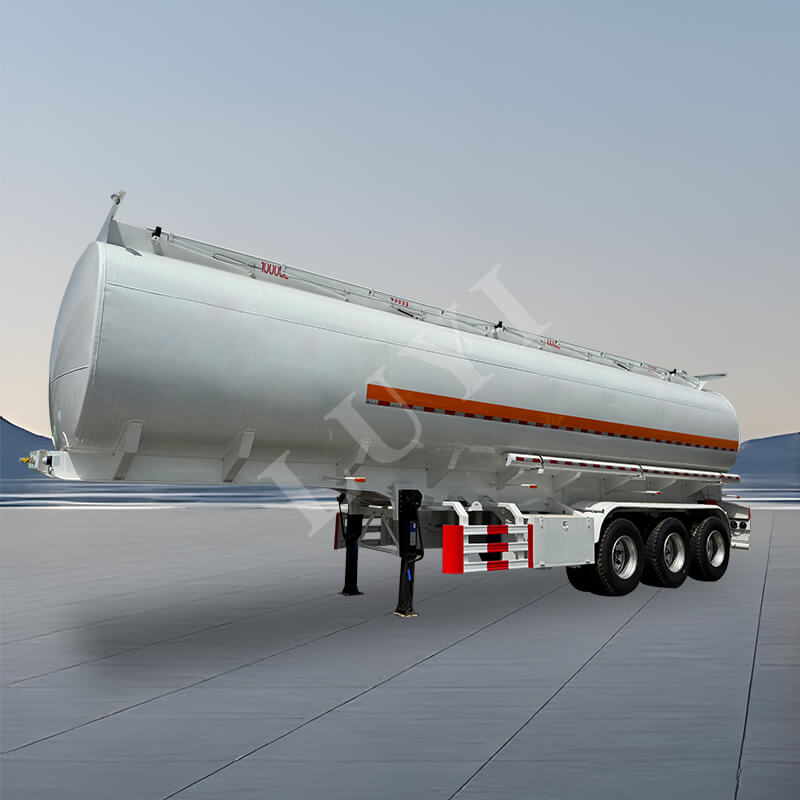 Trójosiowa naczepa ze zbiornikiem oleju o pojemności 55 000 litrów ze stali węglowej